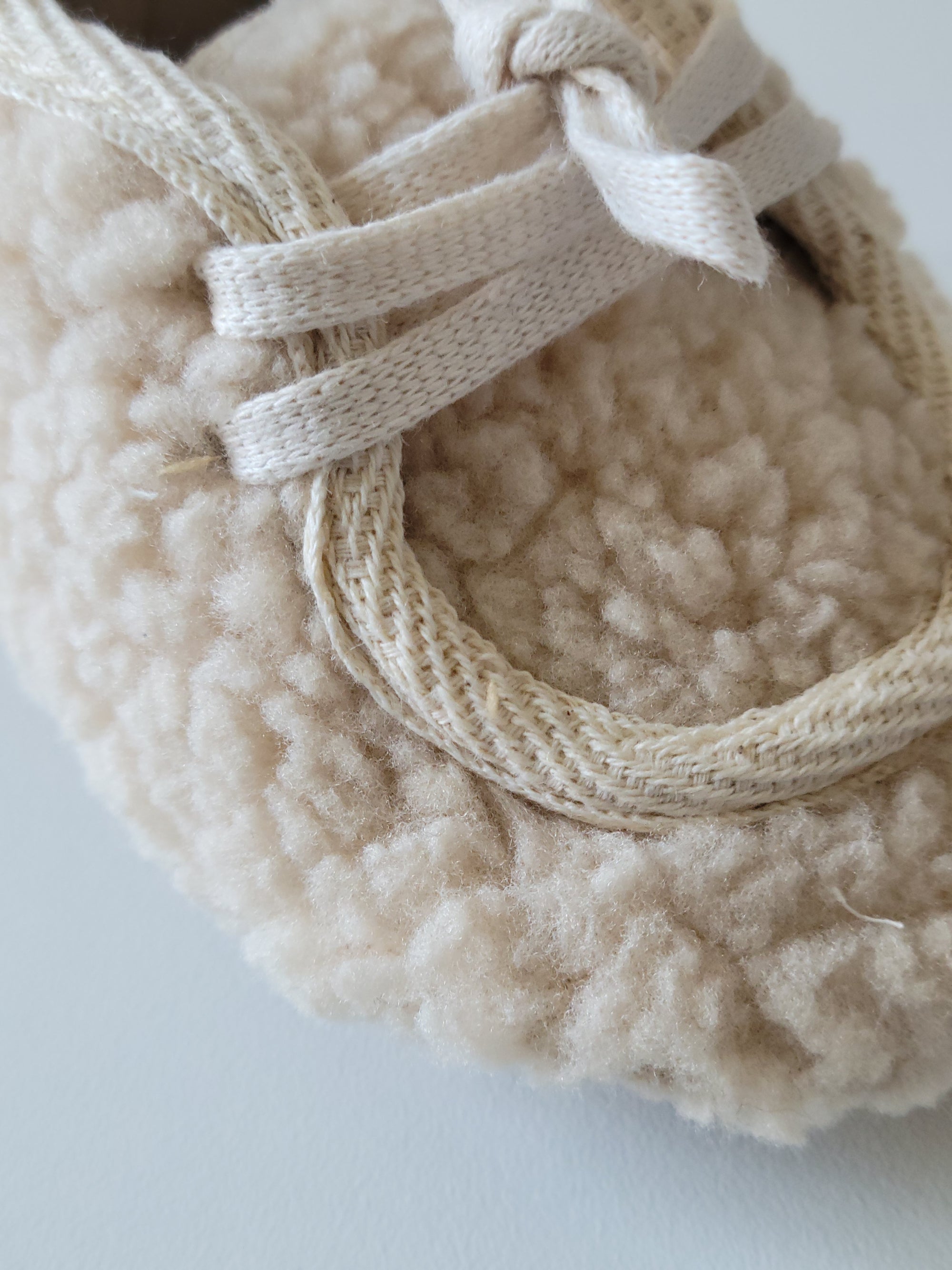 chaussons bébé en coton bouclé