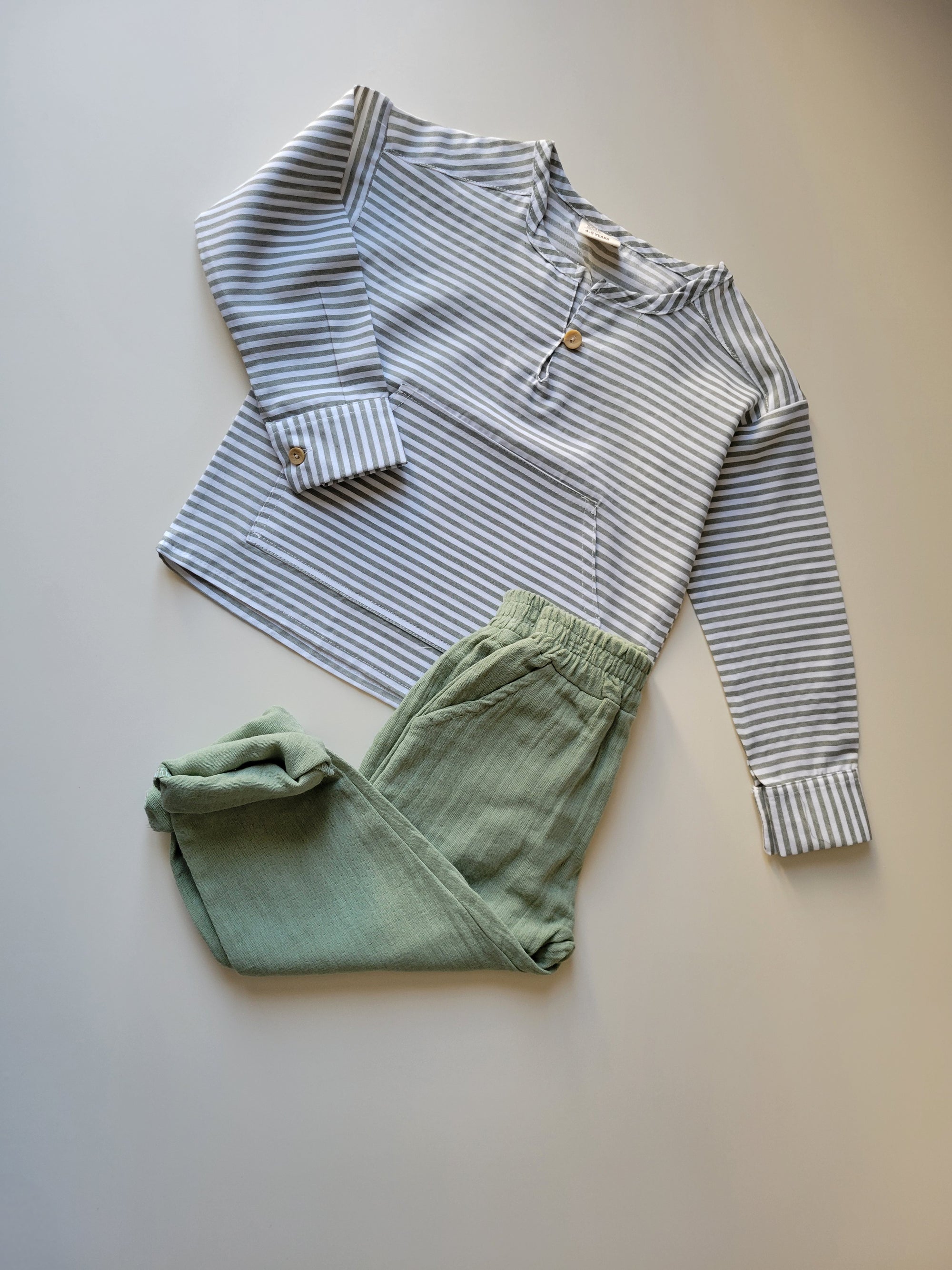 ensemble garçon léger en gaz de coton et haut rayé