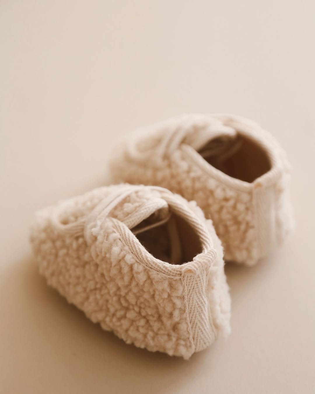 chaussons bébé en coton bouclé