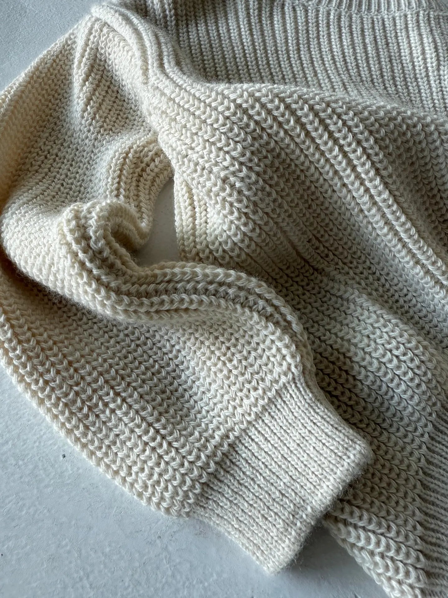 PULL BÉBÉ EN TRICOT LAINE & LYCRA – COL ROND