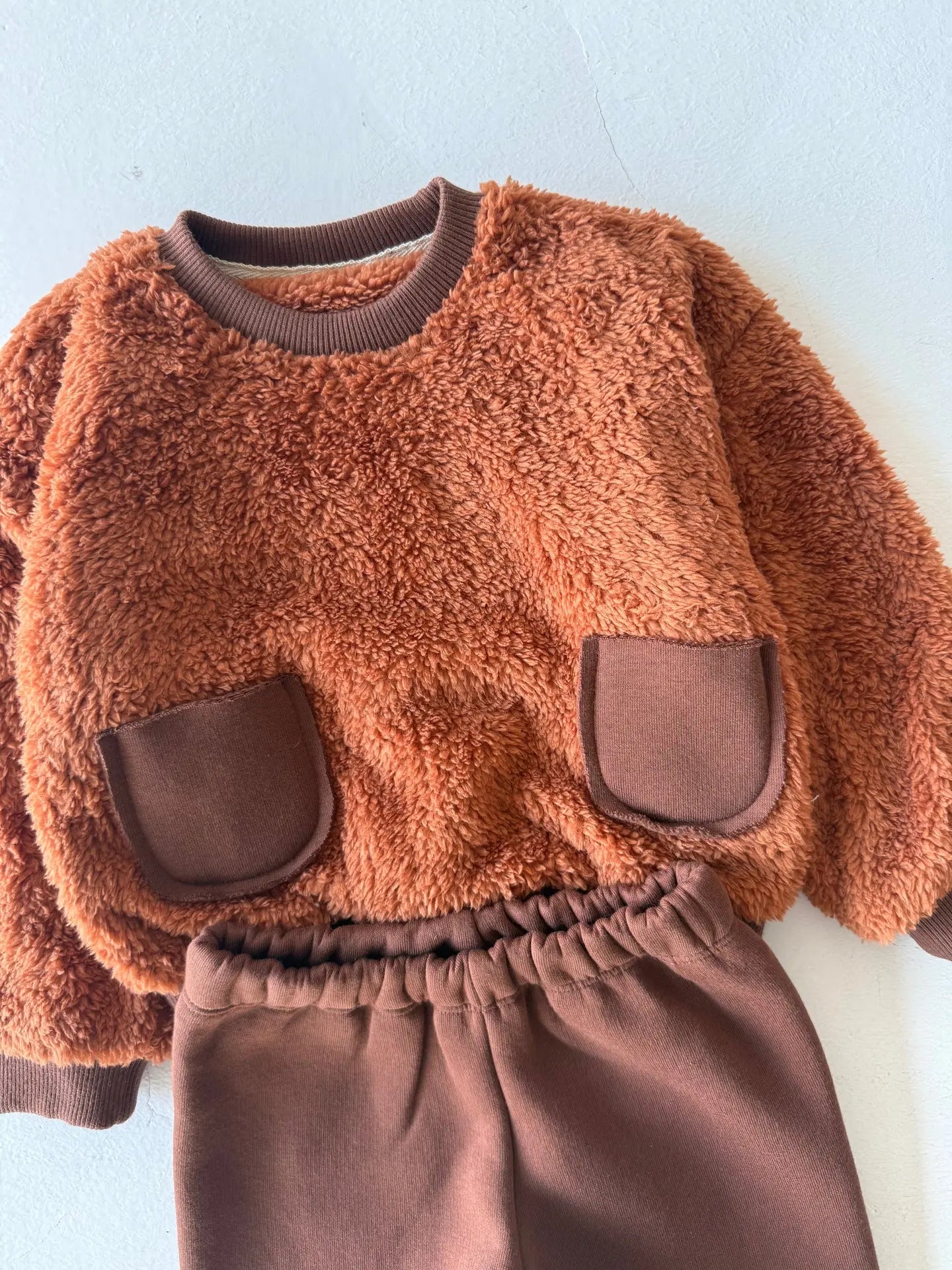 ENSEMBLE BÉBÉ EN PELUCHE AVEC PANTALON MOLLETON