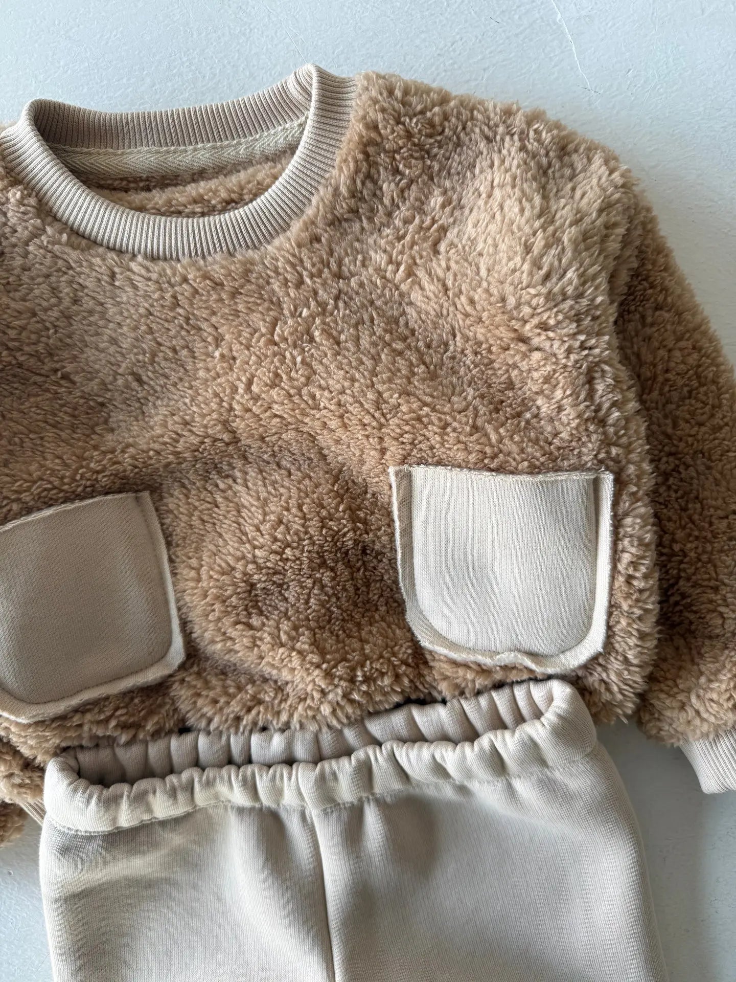 ENSEMBLE BÉBÉ EN PELUCHE AVEC PANTALON MOLLETON