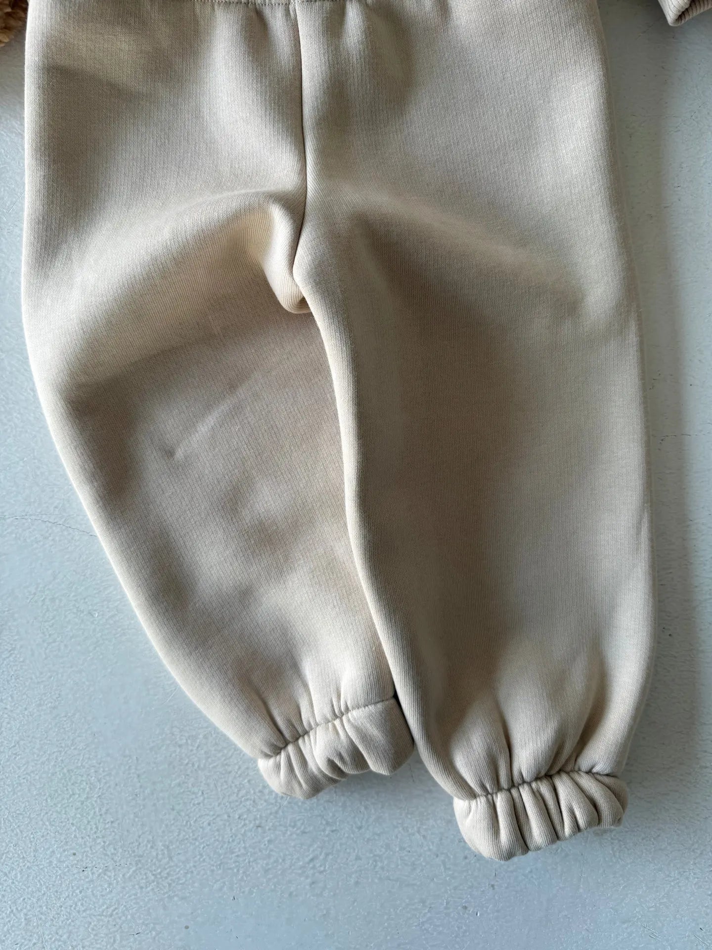 ENSEMBLE BÉBÉ EN PELUCHE AVEC PANTALON MOLLETON