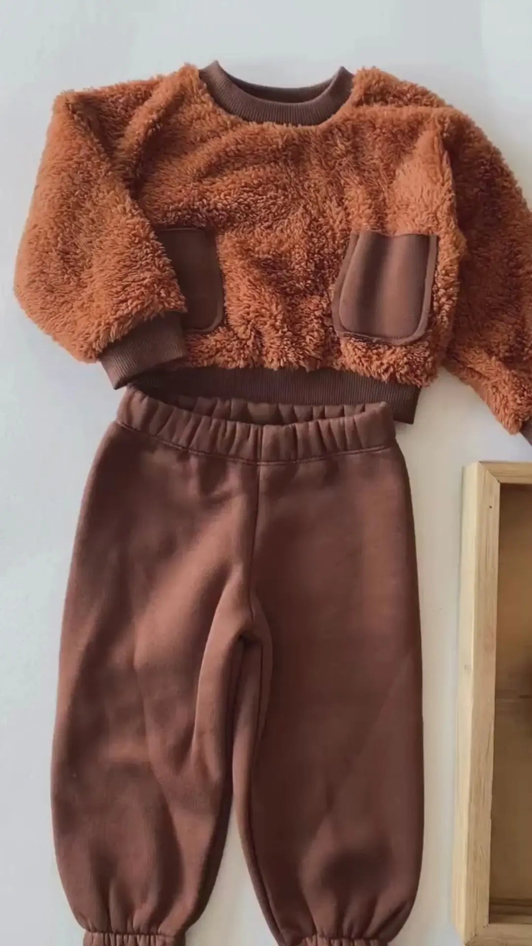ENSEMBLE BÉBÉ EN PELUCHE AVEC PANTALON MOLLETON