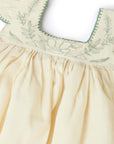 robe en lin brodée beige