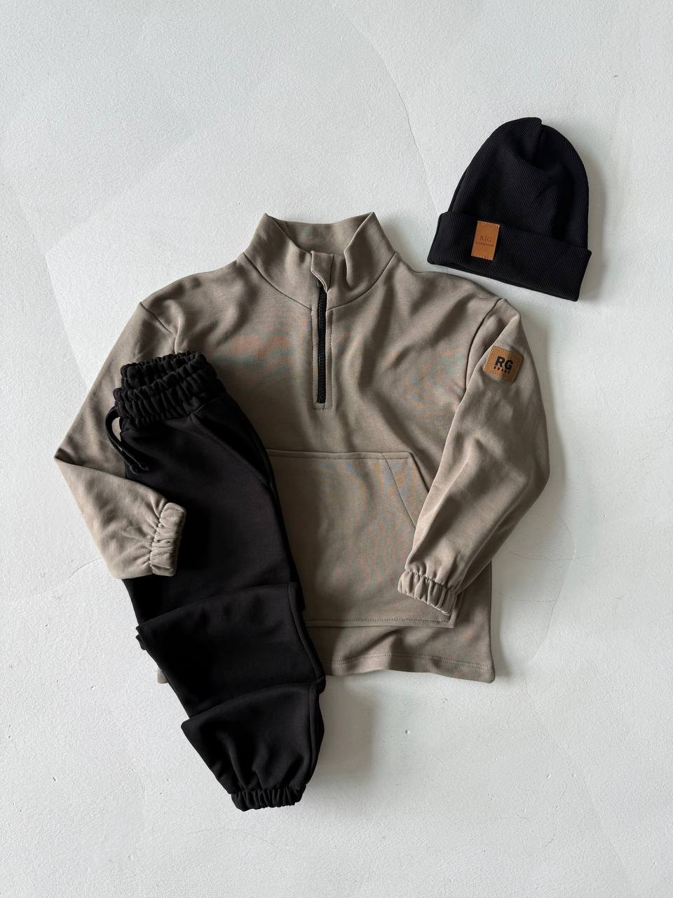 ENSEMBLE 3 PIÈCES EN COTON – SWEAT ZIP + JOGGING + BONNET