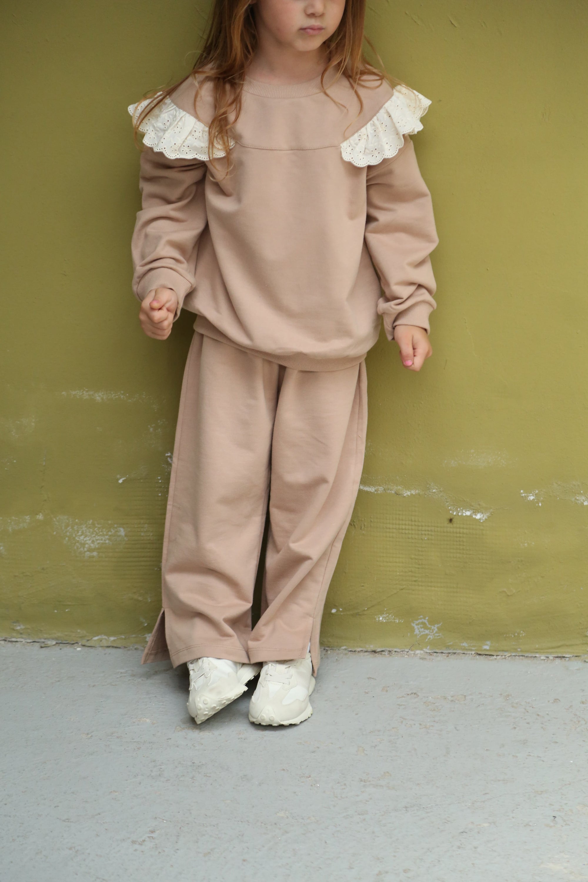 Ensemble Fille 2 Pièces en Molleton avec Volants en Dentelle
